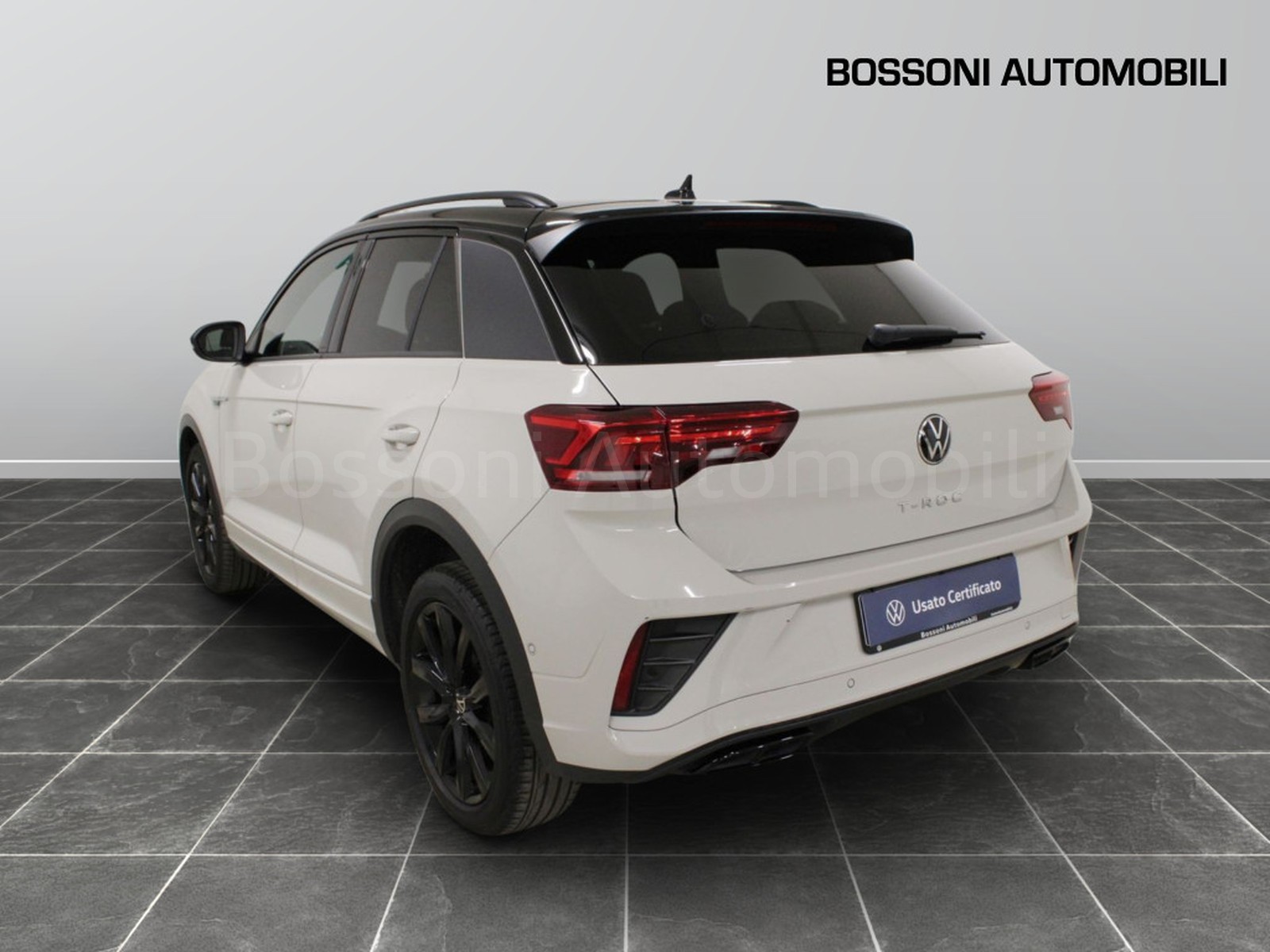 4 - Volkswagen T-Roc 1.0 tsi 110cv r line