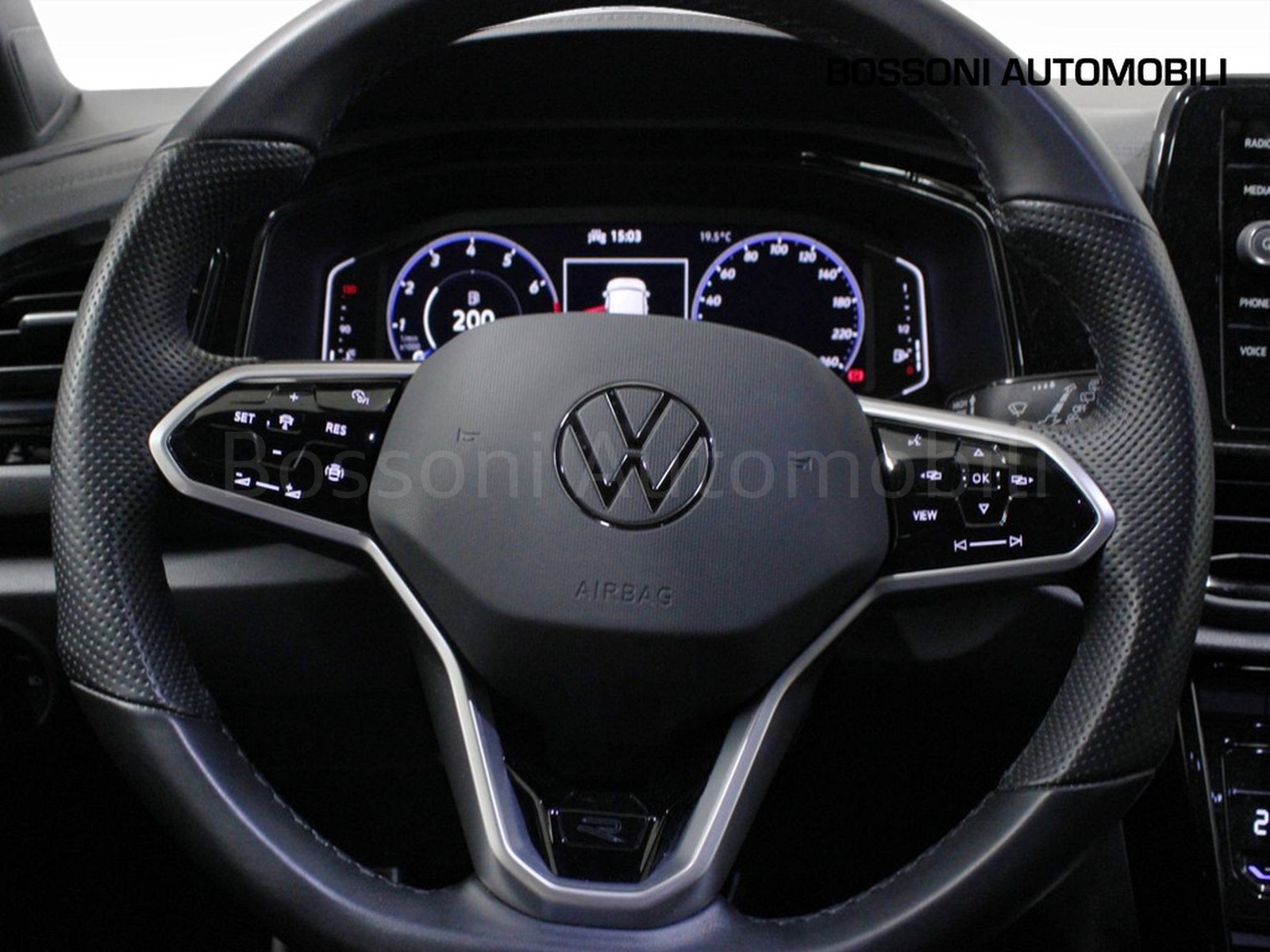 15 - Volkswagen T-Roc 1.0 tsi 110cv r line