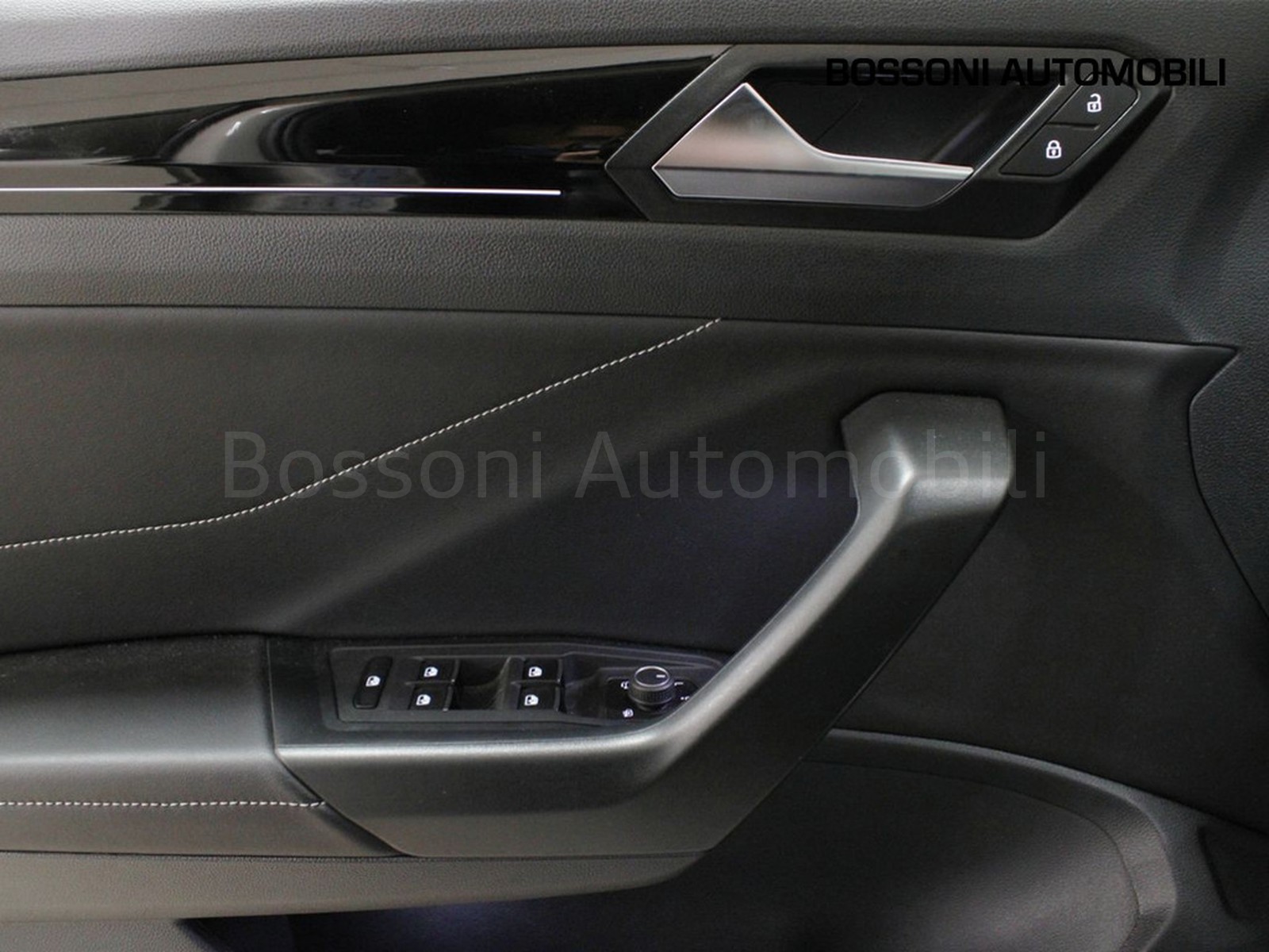 20 - Volkswagen T-Roc 1.0 tsi 110cv r line