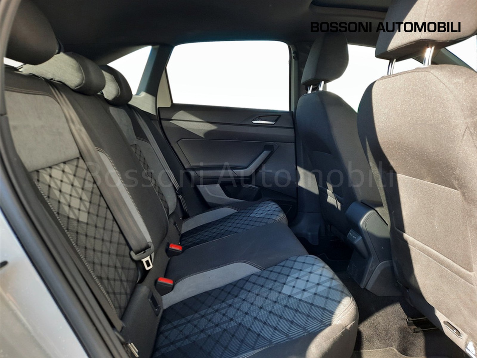 10 - Volkswagen Taigo 1.0 tsi 115cv r-line plus