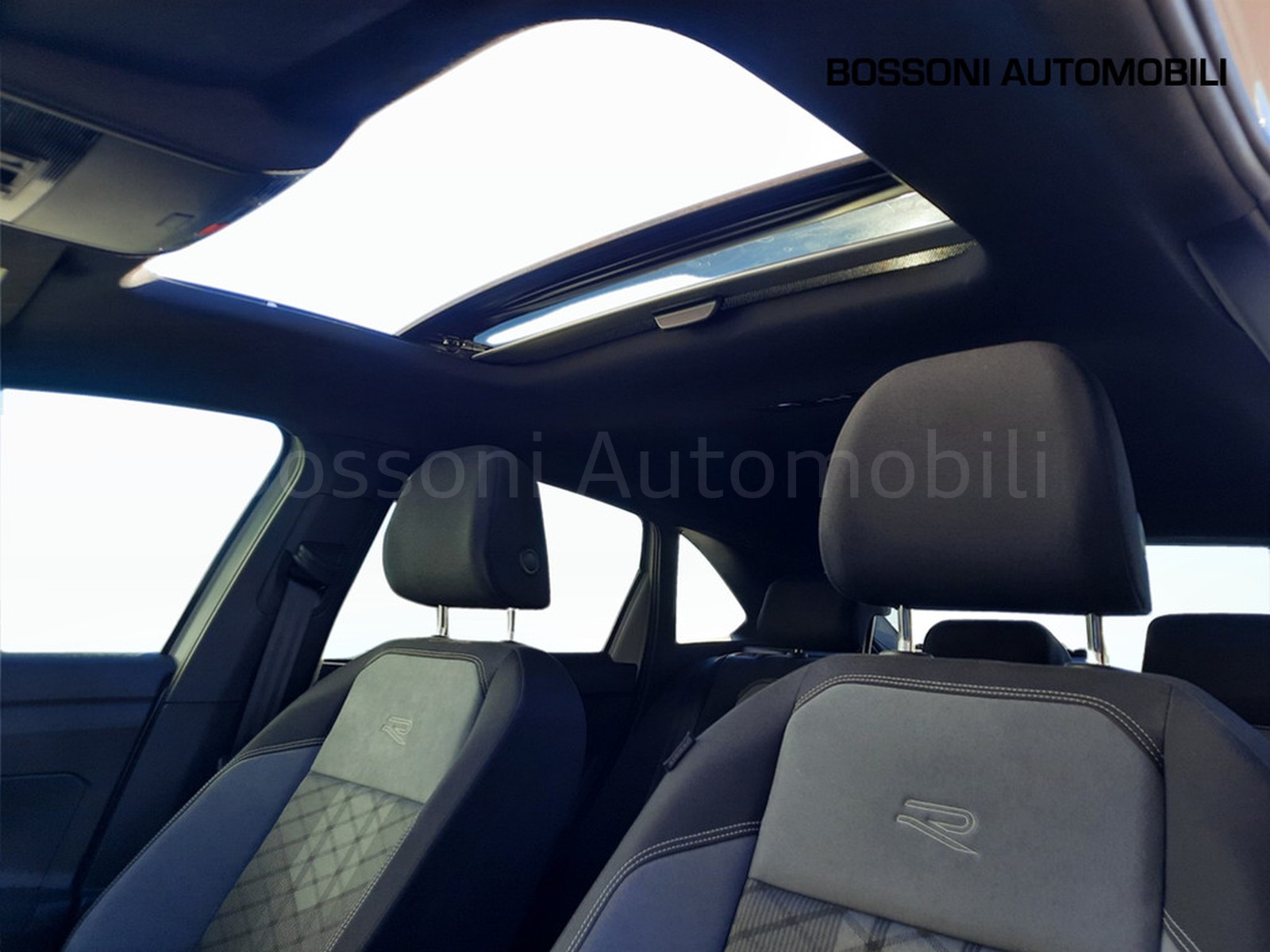 17 - Volkswagen Taigo 1.0 tsi 115cv r-line plus