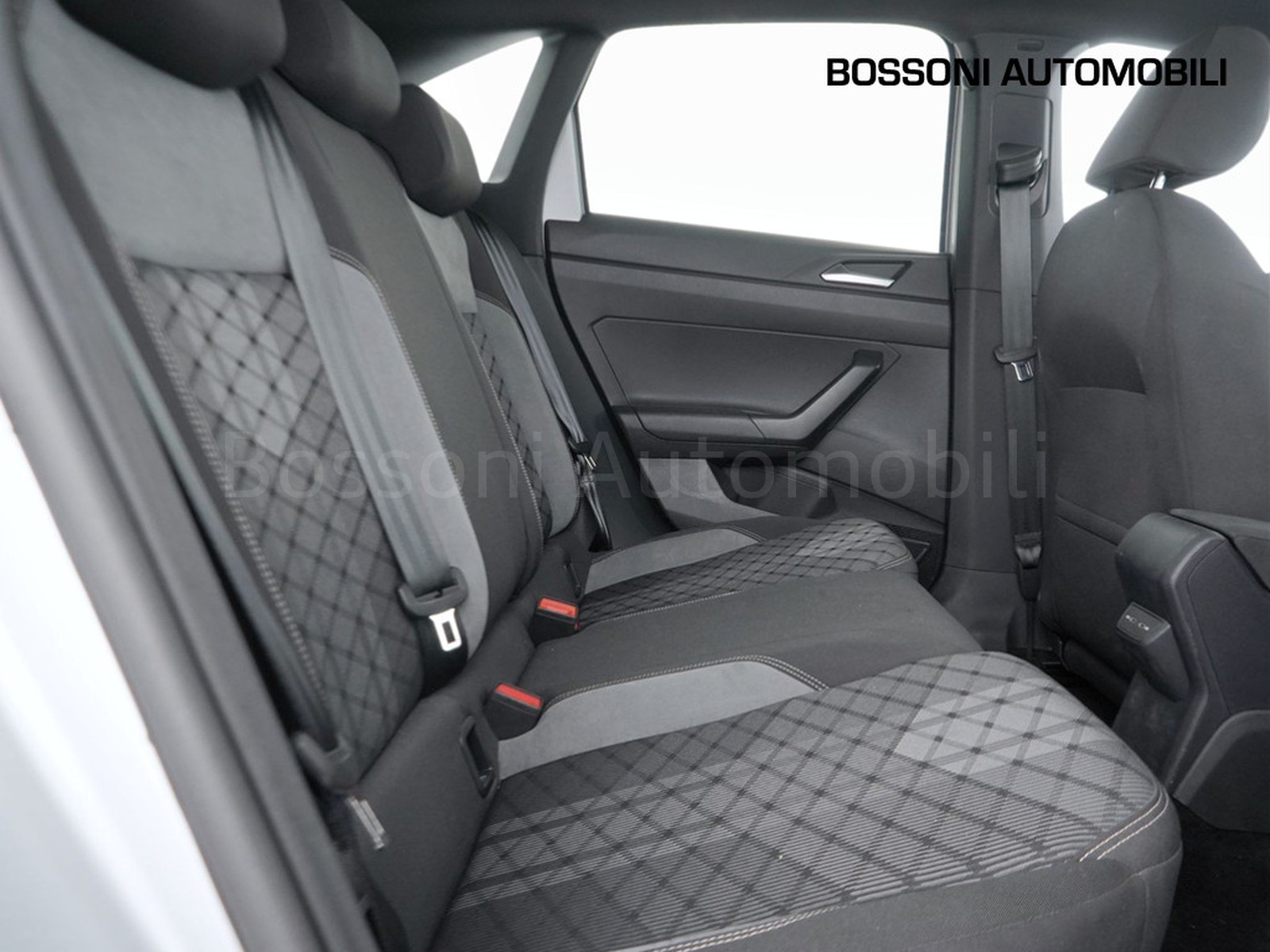 9 - Volkswagen Taigo 1.0 tsi 115cv r-line