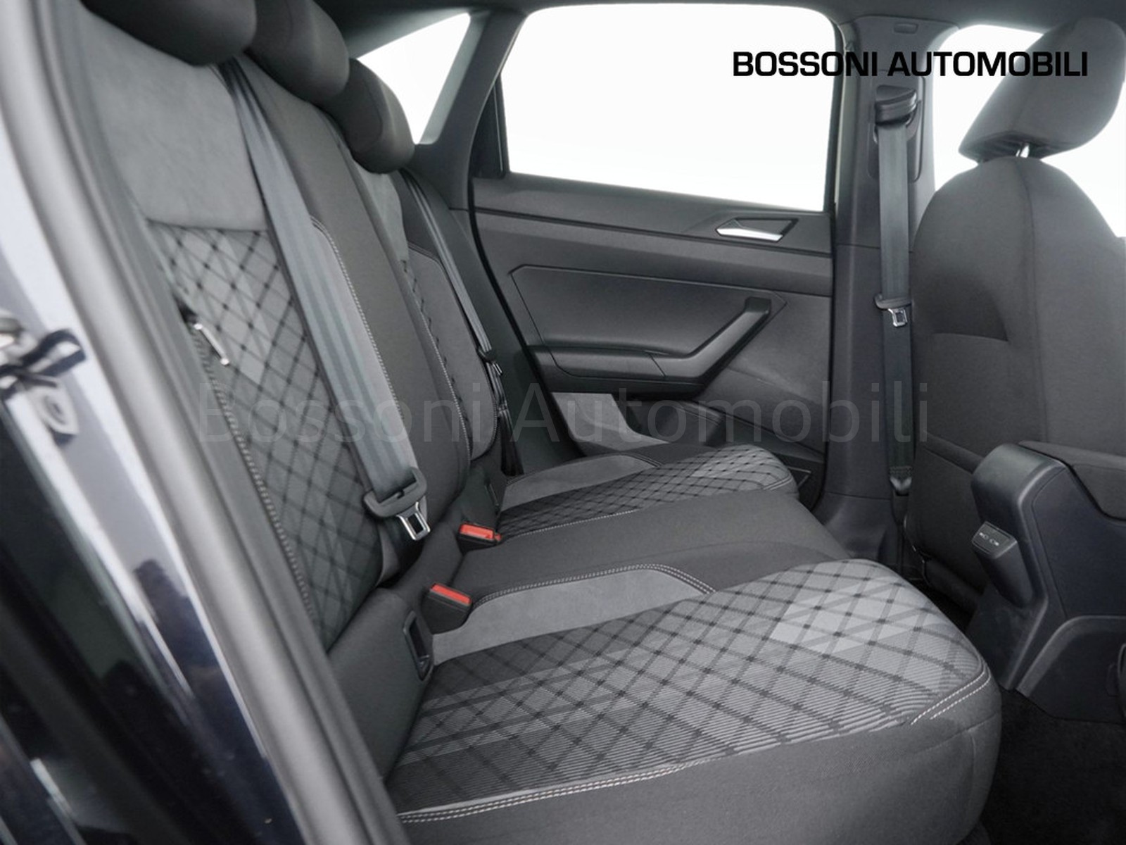 9 - Volkswagen Taigo 1.0 tsi 115cv r-line