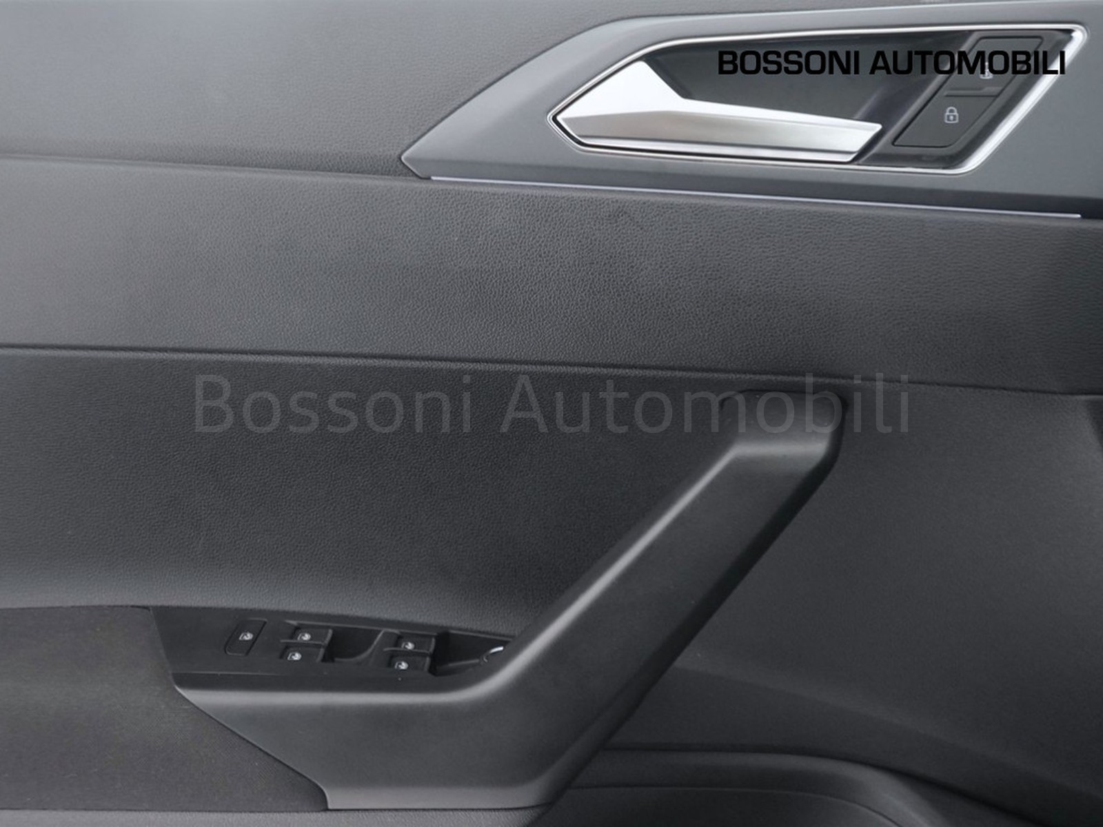 17 - Volkswagen Taigo 1.0 tsi 115cv r-line