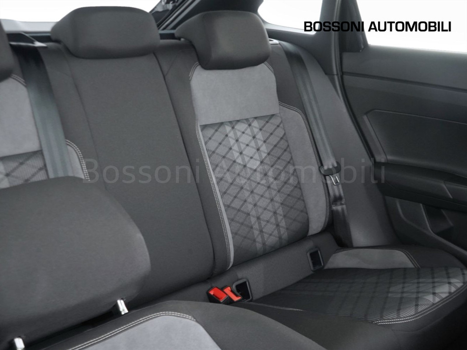 23 - Volkswagen Taigo 1.0 tsi 115cv r-line