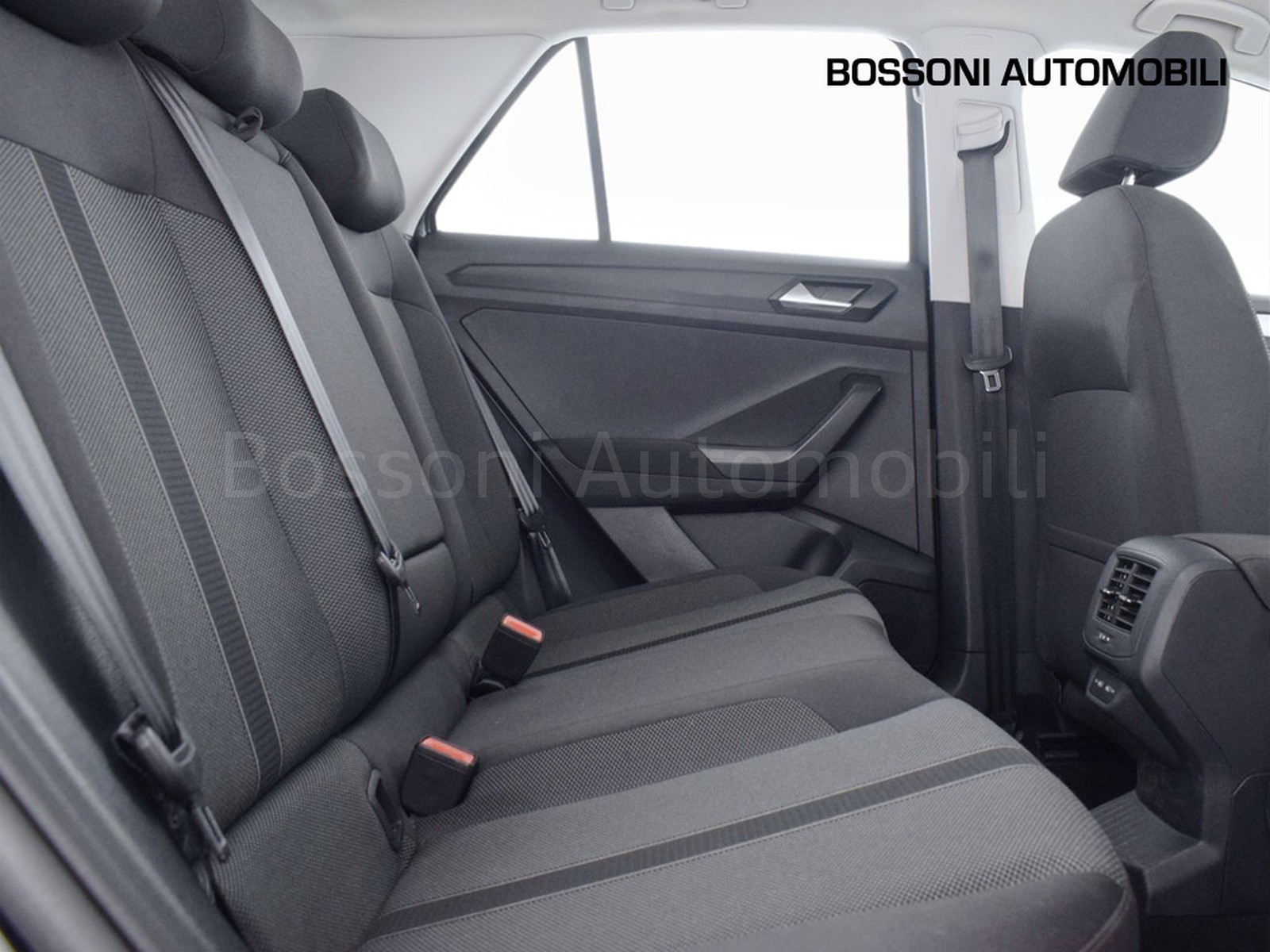 9 - Volkswagen T-Roc 1.5 tsi act life dsg