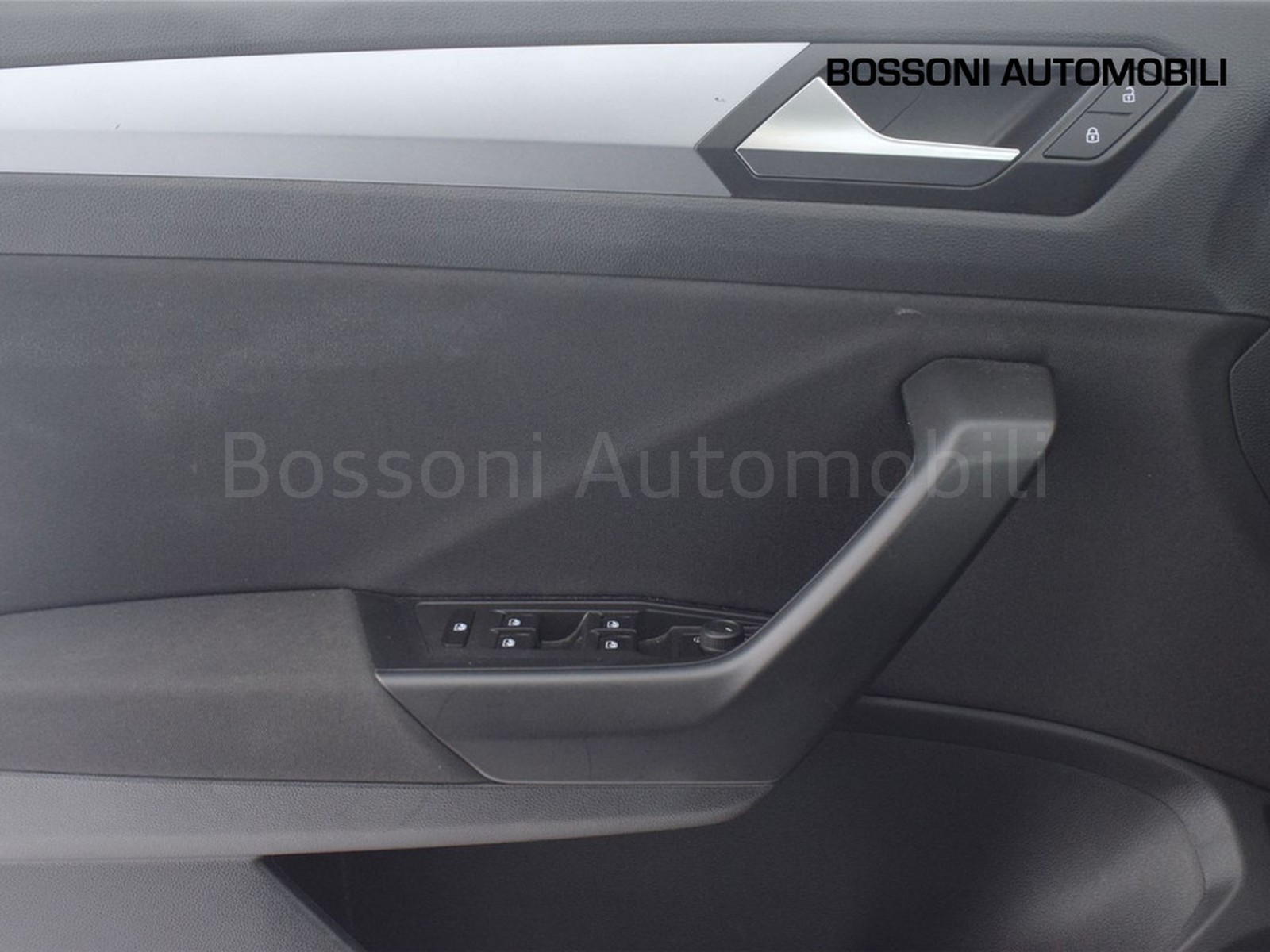 17 - Volkswagen T-Roc 1.5 tsi act life dsg