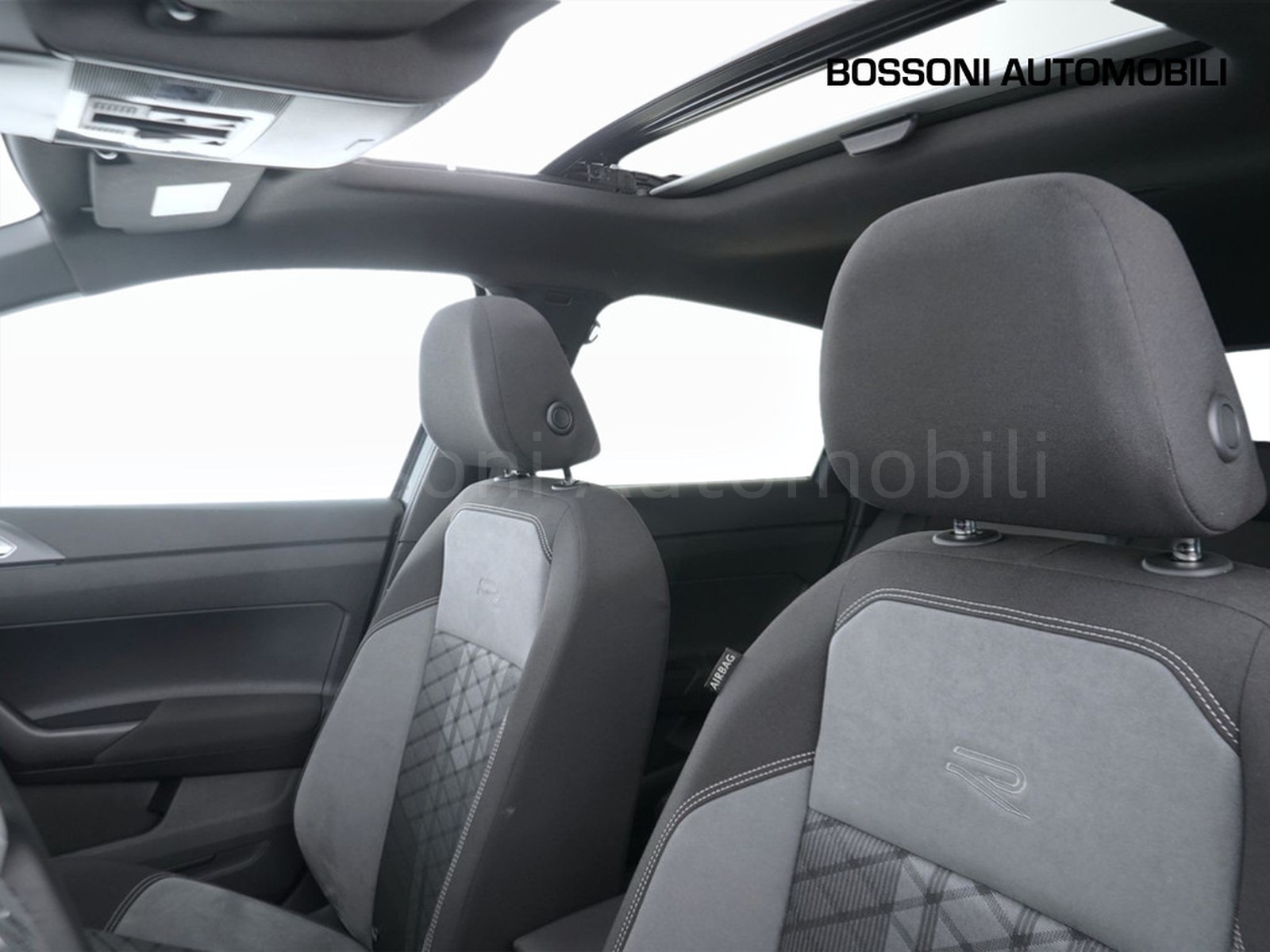 21 - Volkswagen Taigo 1.0 tsi 115cv r-line