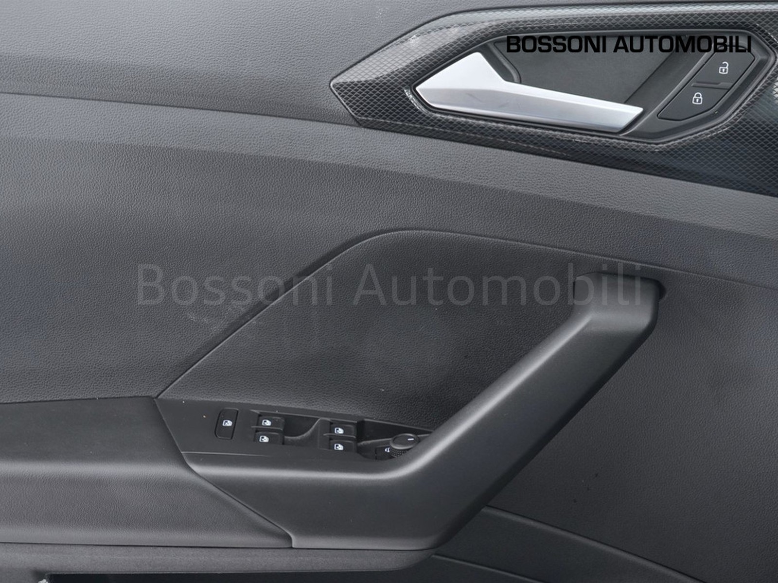 17 - Volkswagen T-Cross 1.0 tsi 115cv life dsg