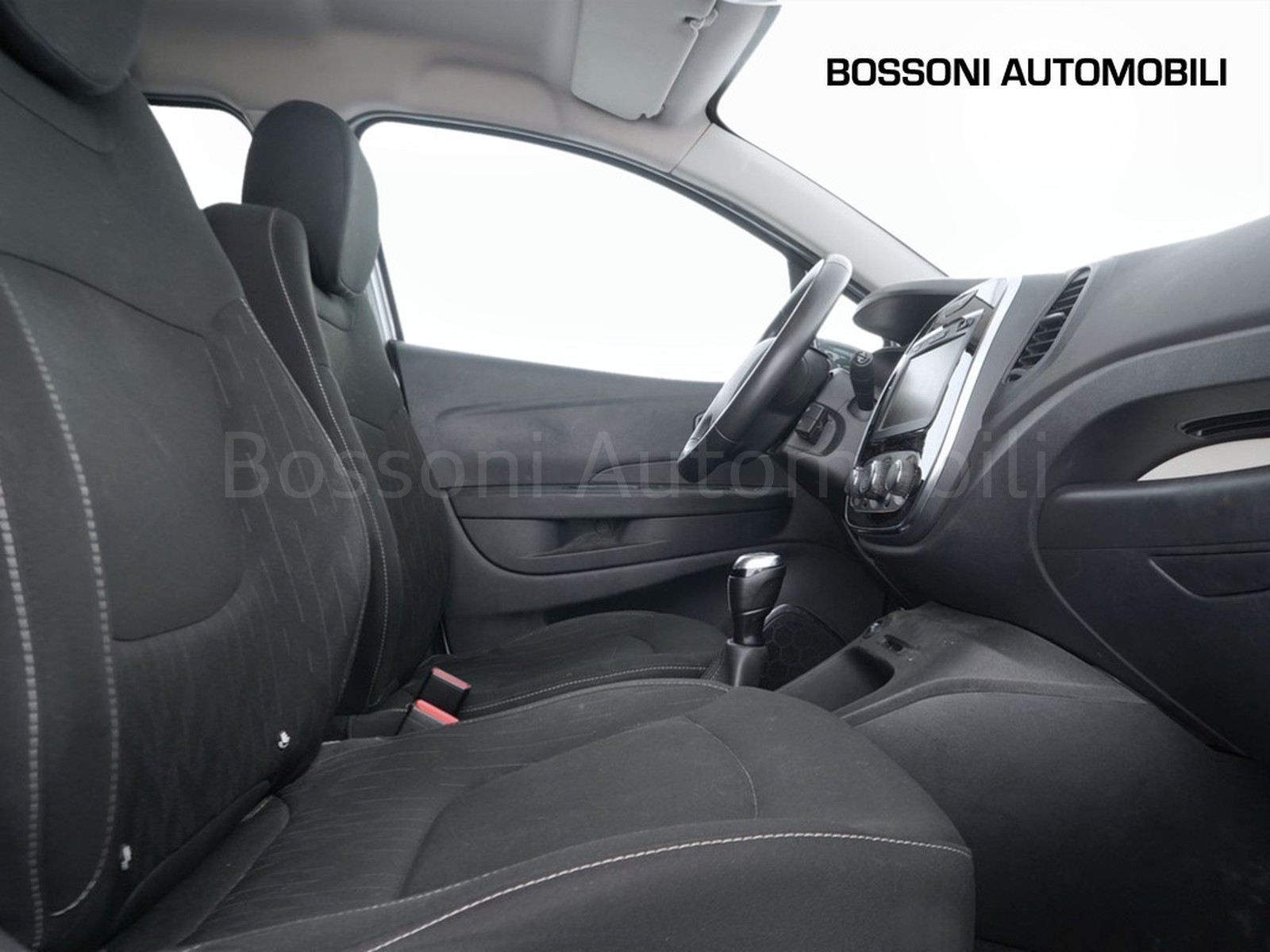 8 - Renault Captur 0.9 tce 90cv business e6d