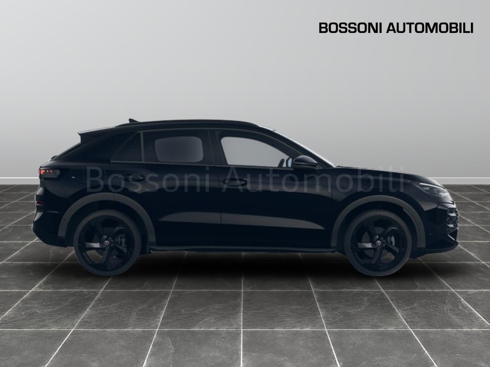 5 - Volkswagen T-Roc 1.5 etsi act 150cv r-line dsg