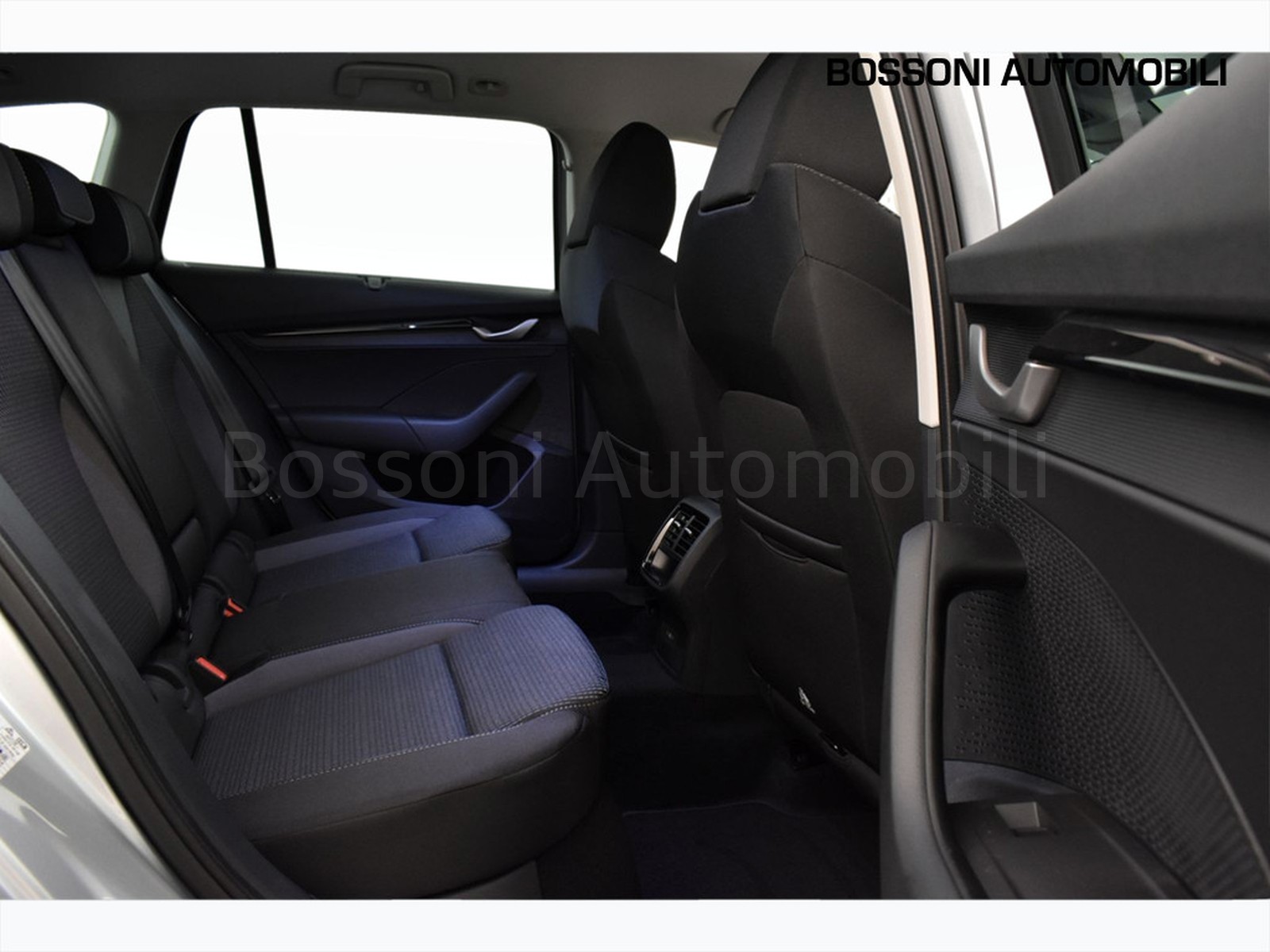 9 - Skoda Octavia wagon 2.0 tdi 150cv executive dsg