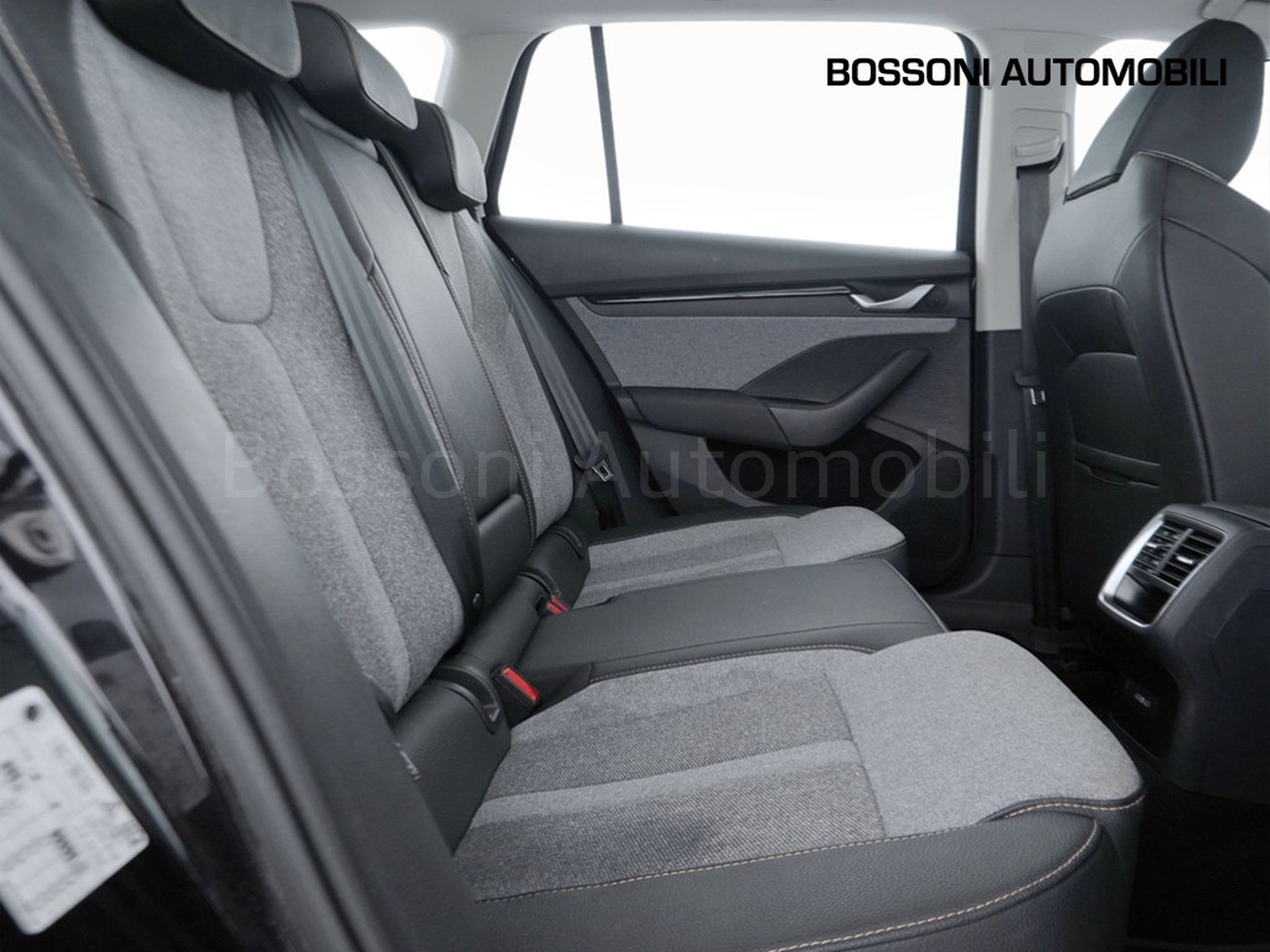 9 - Skoda Octavia wagon 2.0 tdi 150cv executive dsg