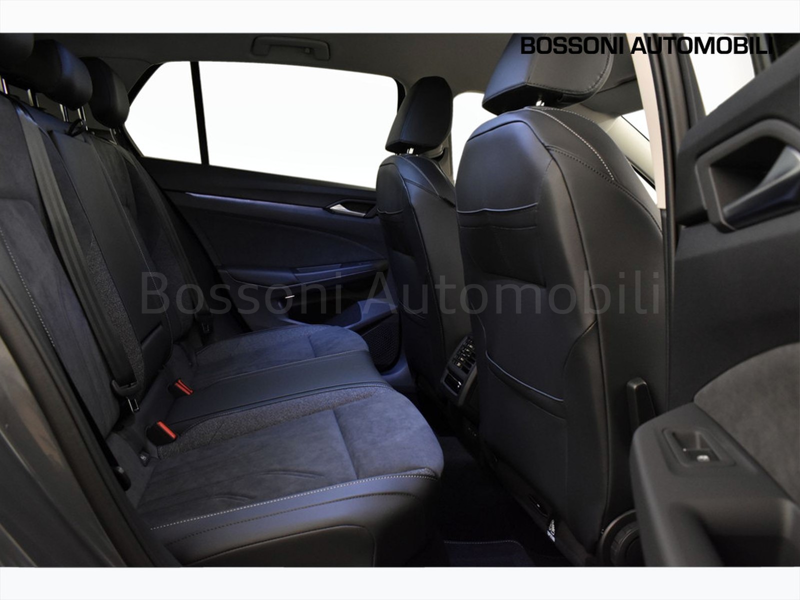 9 - Volkswagen Golf 1.5 tsi ehybrid 204cv style dsg