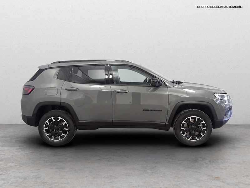 7 - Jeep Compass 1.3 turbo t4 phev upland cross 4xe at6