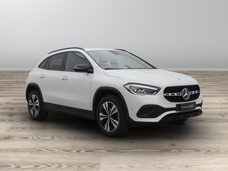 1 - Mercedes GLA 200 d sport 8g-dct