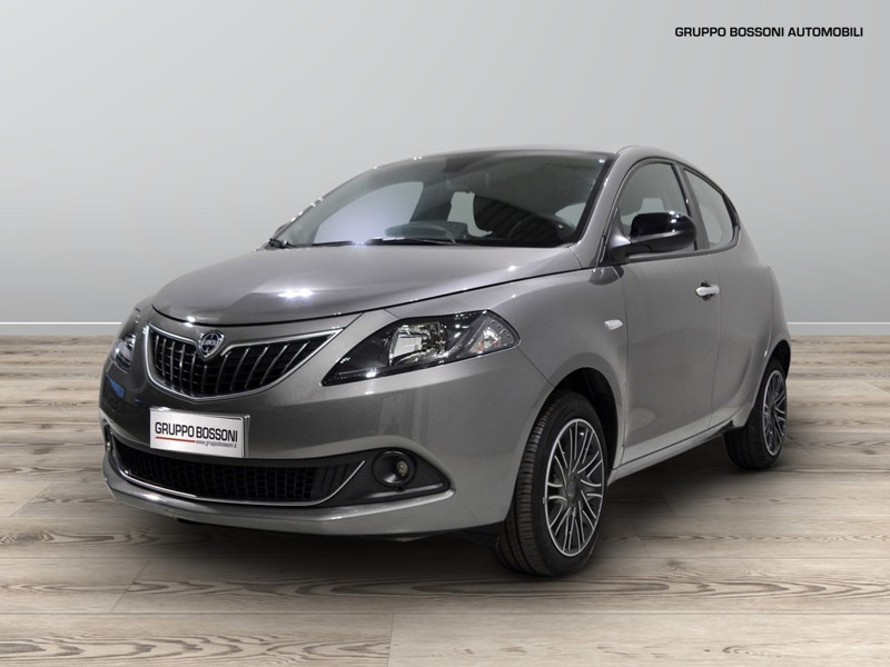 1 - Lancia Ypsilon 1.0 firefly hybrid 70cv gold