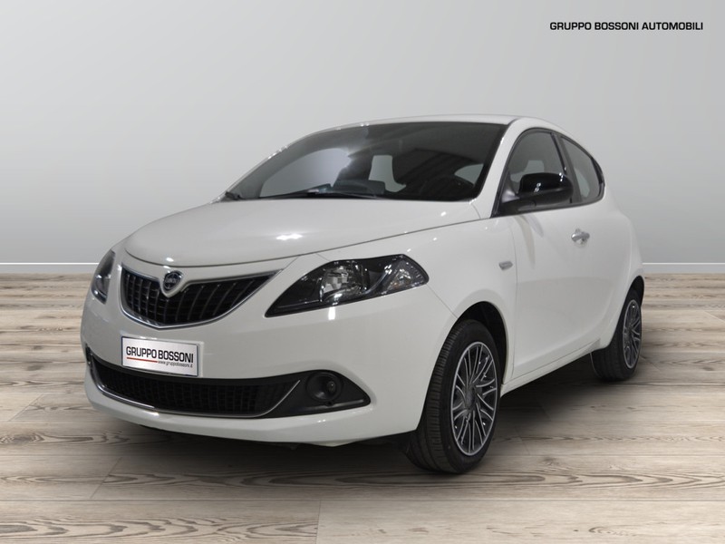 1 - Lancia Ypsilon 1.0 firefly hybrid 70cv gold