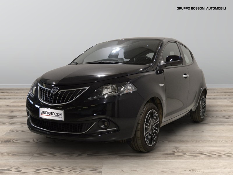 1 - Lancia Ypsilon 1.0 firefly hybrid 70cv gold