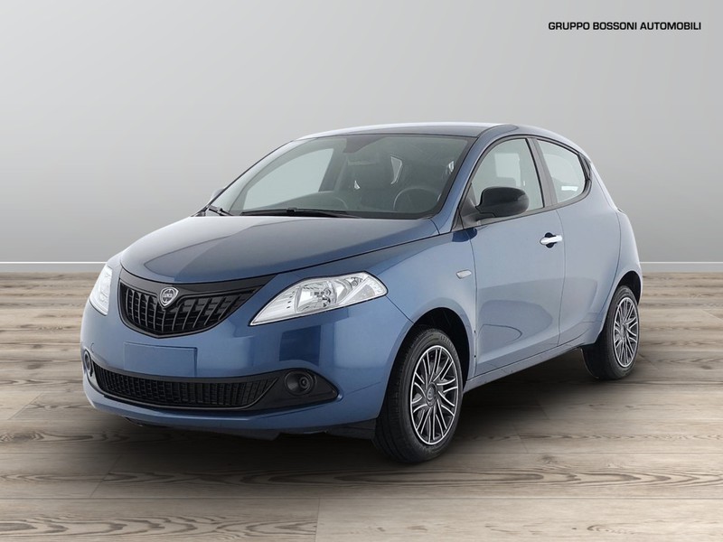 1 - Lancia Ypsilon 1.0 firefly hybrid 70cv oro