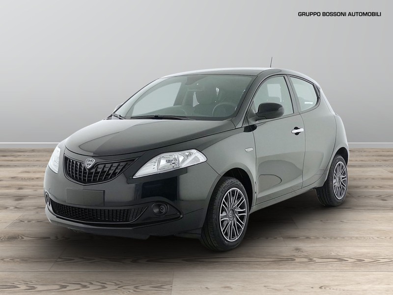 1 - Lancia Ypsilon 1.0 firefly hybrid 70cv oro