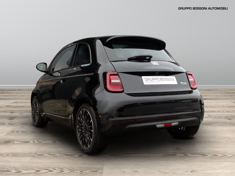 7 - Fiat 500 500e 42 kwh la prima