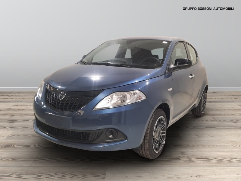 1 - Lancia Ypsilon 1.0 firefly hybrid 70cv silver plus