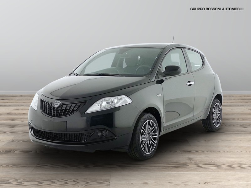 1 - Lancia Ypsilon 1.0 firefly hybrid 70cv oro