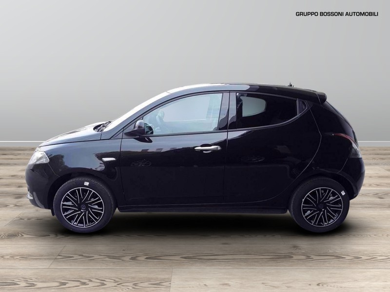 7 - Lancia Ypsilon 1.0 firefly hybrid 70cv silver plus