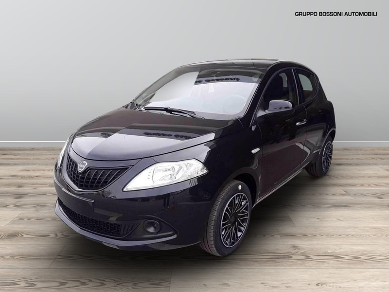 1 - Lancia Ypsilon 1.0 firefly hybrid 70cv silver plus