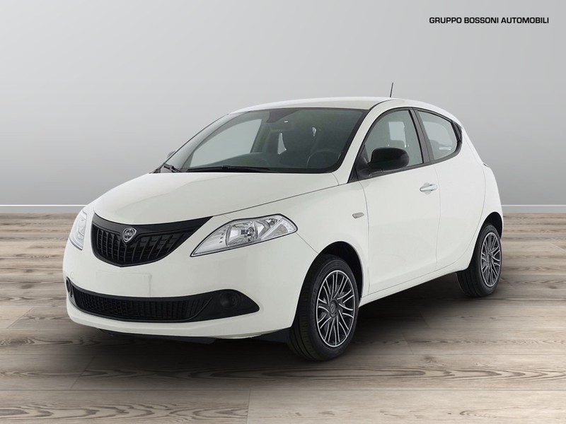 1 - Lancia Ypsilon 1.0 firefly hybrid 70cv oro