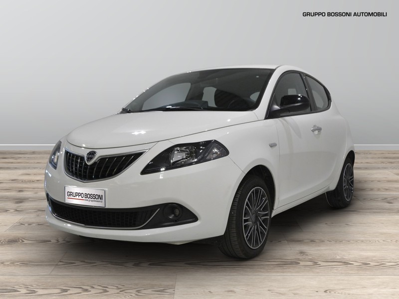 1 - Lancia Ypsilon 1.0 firefly hybrid 70cv gold