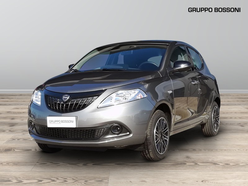 1 - Lancia Ypsilon 1.0 firefly hybrid 70cv oro