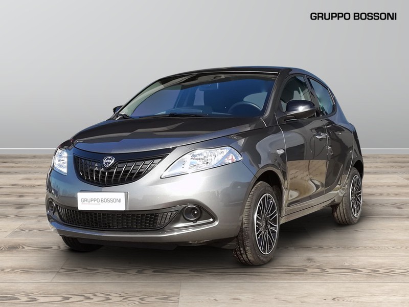 1 - Lancia Ypsilon 1.0 firefly hybrid 70cv oro