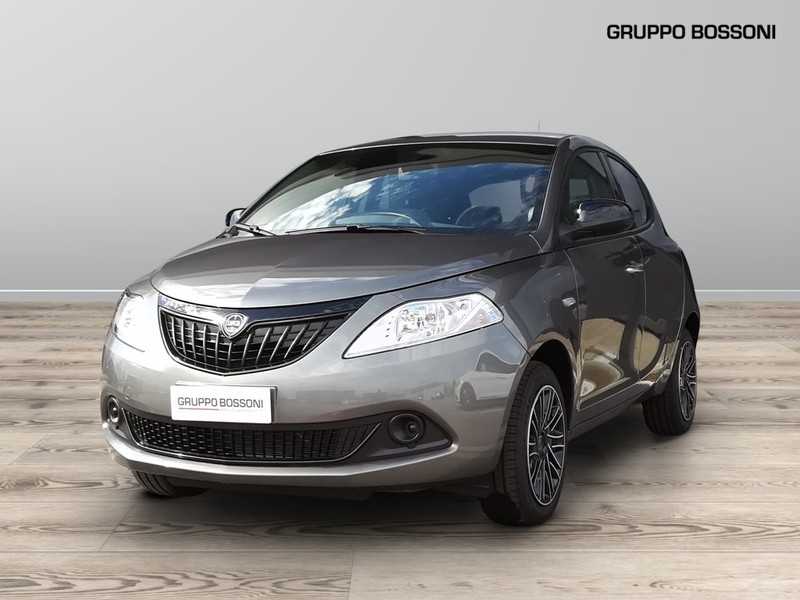 1 - Lancia Ypsilon 1.0 firefly hybrid 70cv oro s&s