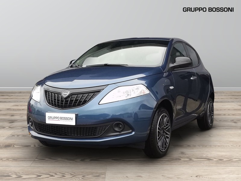 1 - Lancia Ypsilon 1.0 firefly hybrid 70cv oro s&s