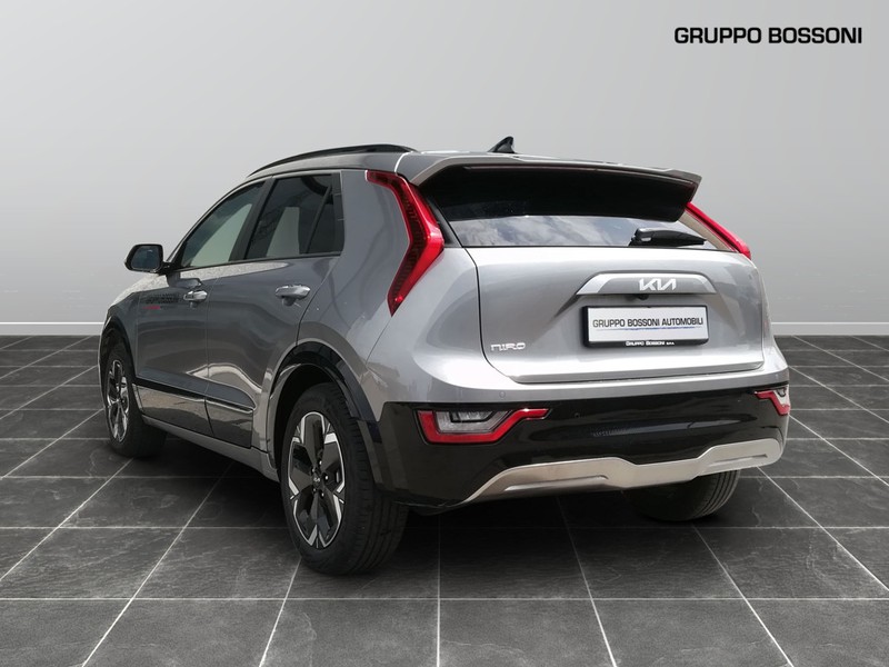 7 - Kia Niro 64,8 kwh evolution s/premium pack