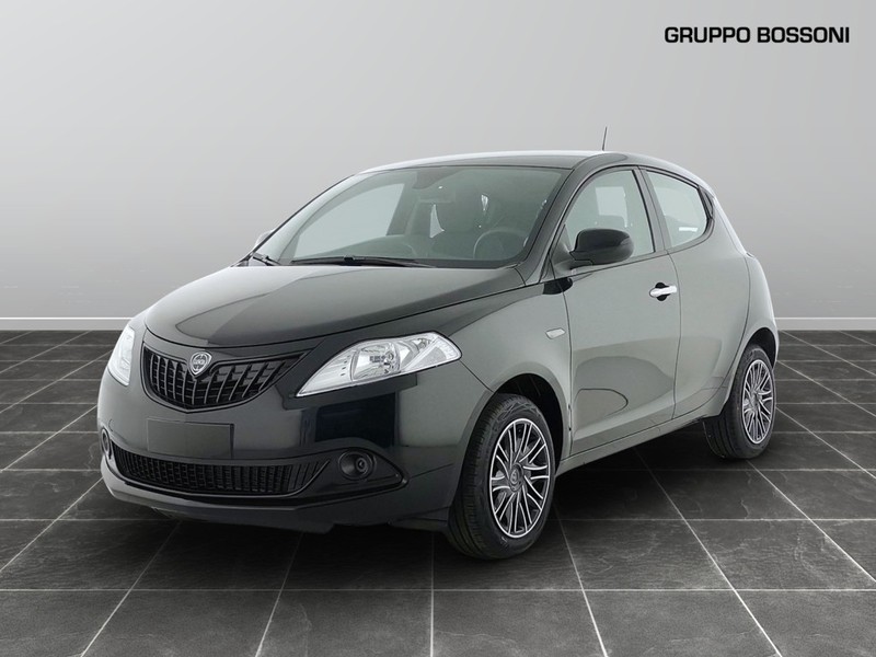 1 - Lancia Ypsilon 1.0 firefly hybrid 70cv oro s&s