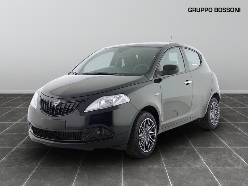 1 - Lancia Ypsilon 1.0 firefly hybrid 70cv oro