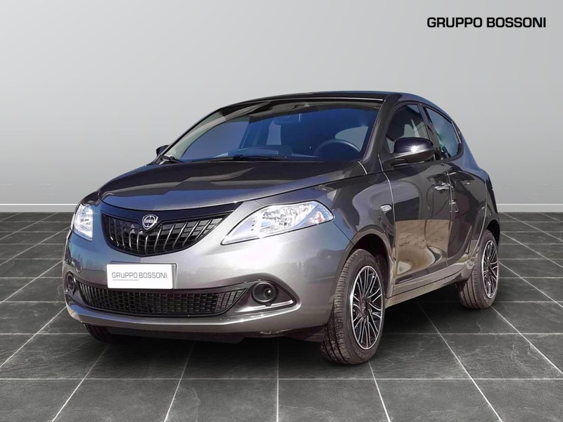 1 - Lancia Ypsilon 1.0 firefly hybrid 70cv oro s&s