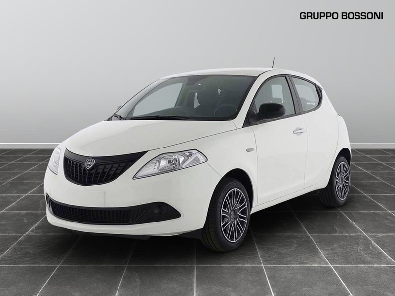 1 - Lancia Ypsilon 1.0 firefly hybrid 70cv oro s&s