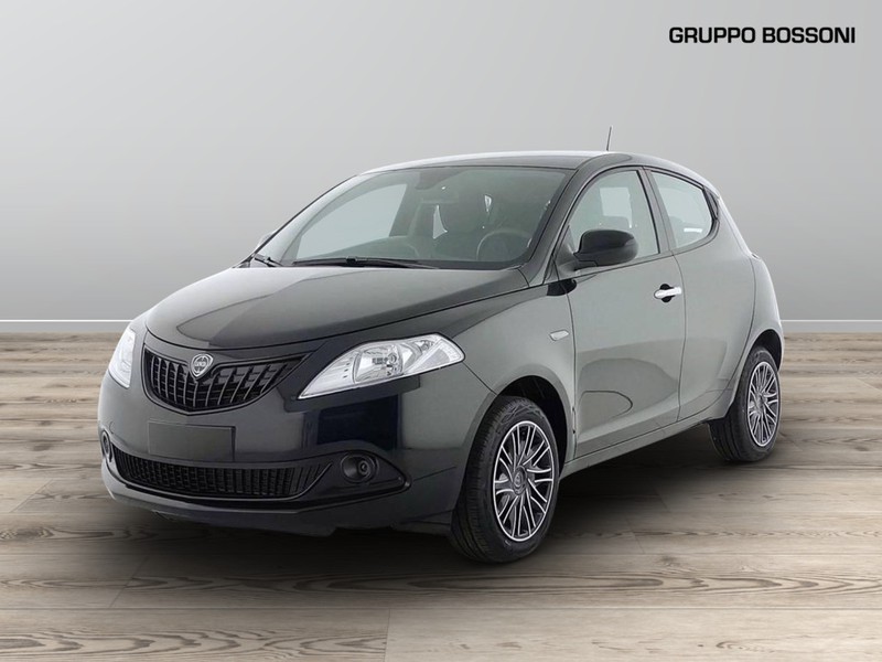 1 - Lancia Ypsilon 1.0 firefly hybrid 70cv oro