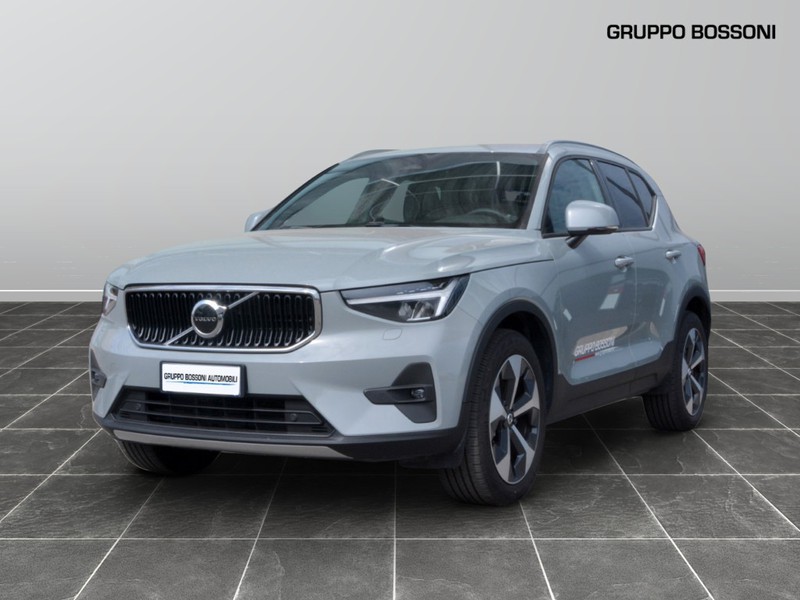 1 - Volvo XC40 2.0 b3 core automatico