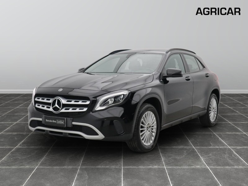 1 - Mercedes GLA 200 d business 7g-dct