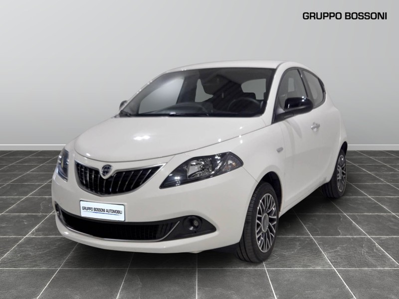 1 - Lancia Ypsilon 1.0 firefly hybrid 70cv platino s&s