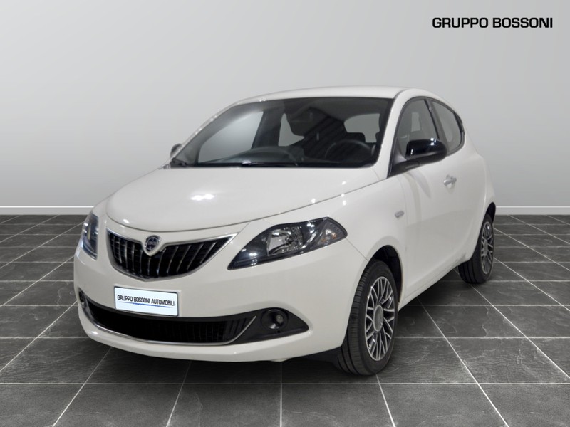 1 - Lancia Ypsilon 1.0 firefly hybrid 70cv platino s&s