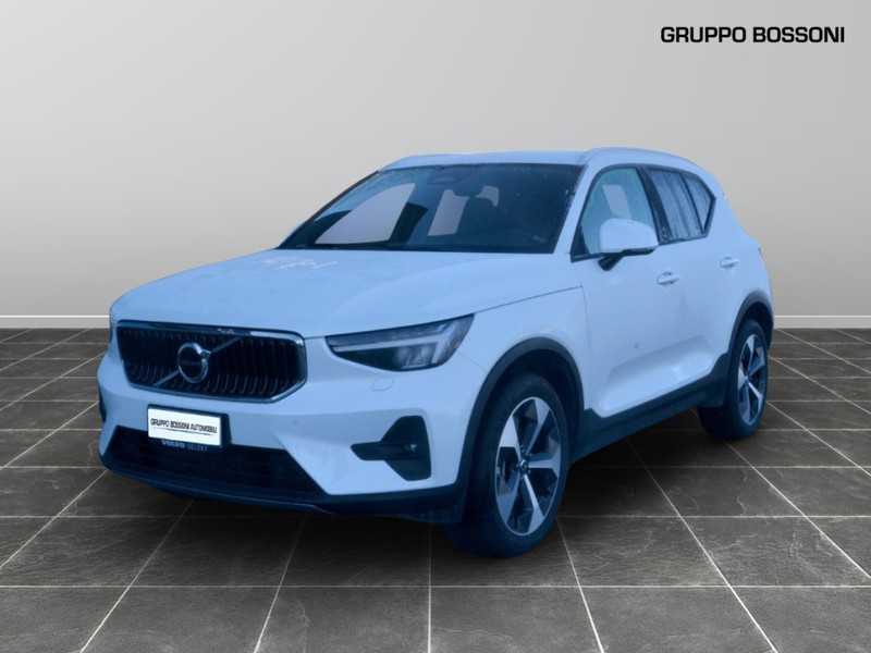 1 - Volvo XC40 2.0 b3 core automatico