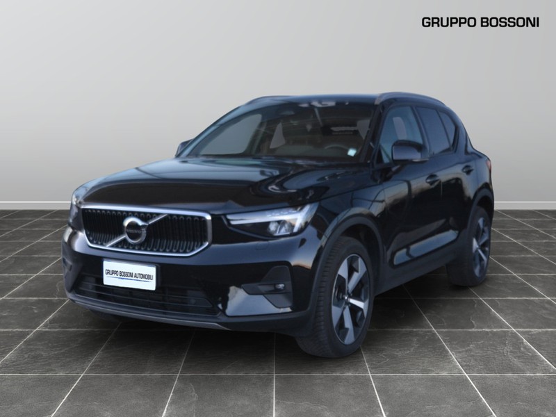 1 - Volvo XC40 2.0 b3 core automatico