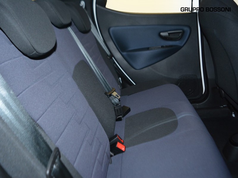 7 - Lancia Ypsilon 1.0 firefly hybrid 70cv platino s&s