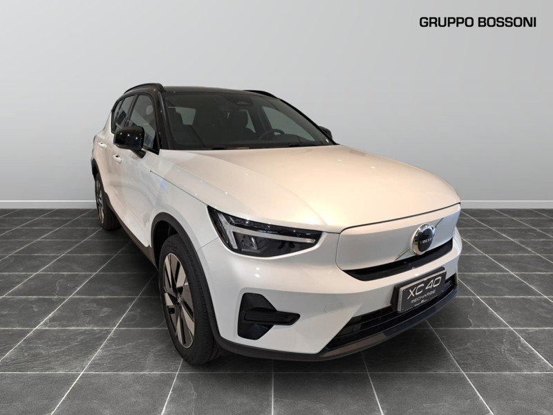 13 - Volvo XC40 single motor plus rwd edt